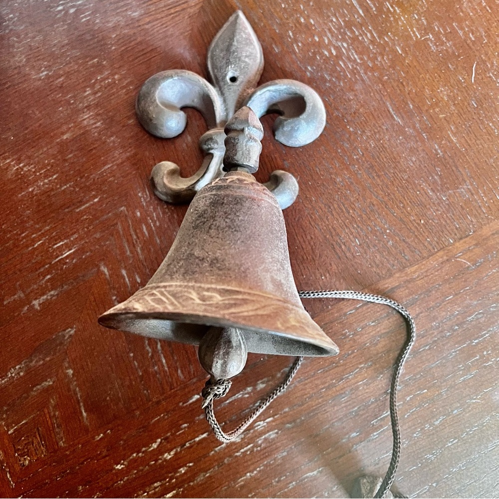 Rustic Brown Fleur-de-Lis Bell Accent Decor